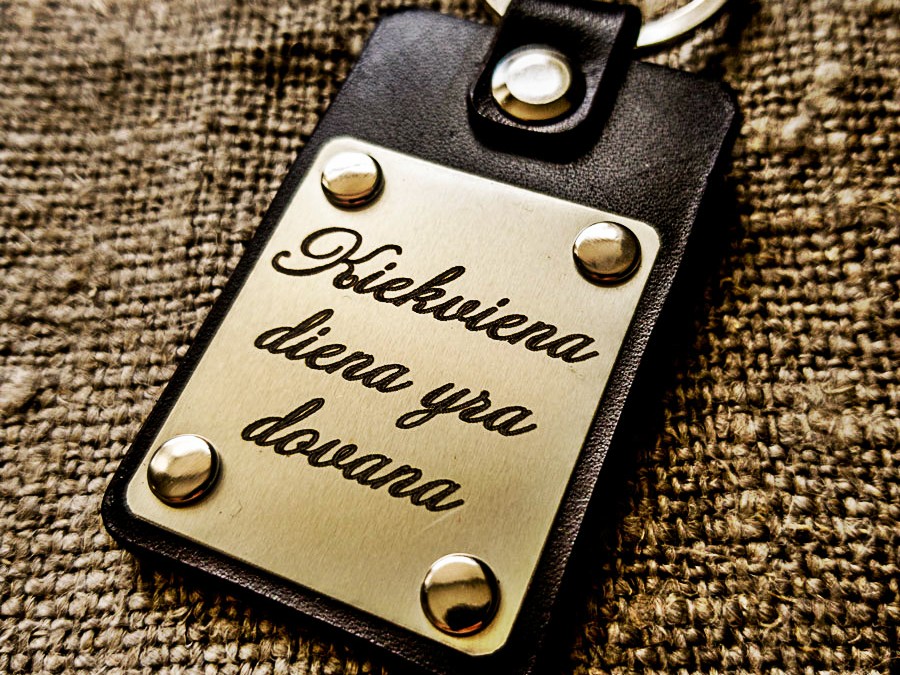 odinis keturkampis pakabukas