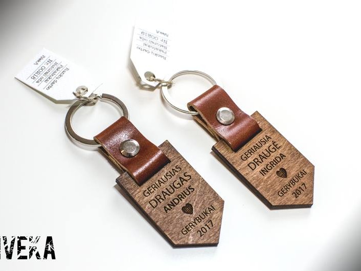 odiniai pakabukai draugams