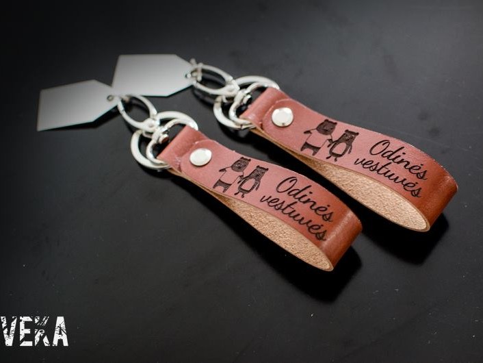 odinių vestuvių graviruoti pakabukai