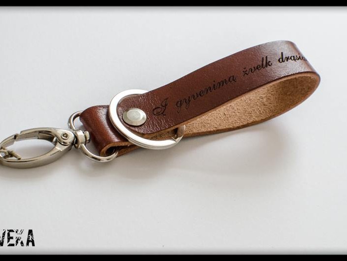 odinis graviruotas pakabukas žvelk