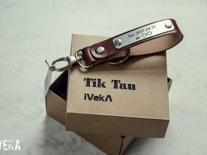 graviruotas pakabukas su zenklu