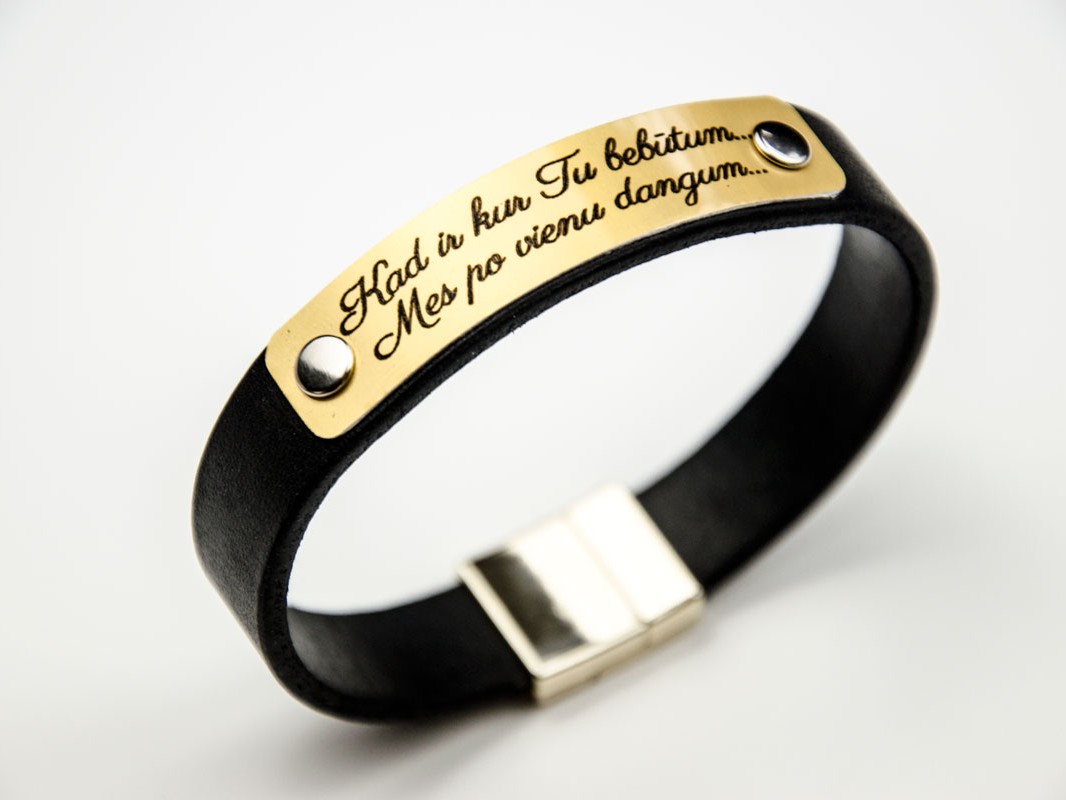 Odinė apyrankė su auksine plokštele