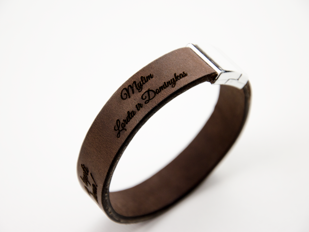 odinė graviruota apyrankė mylim