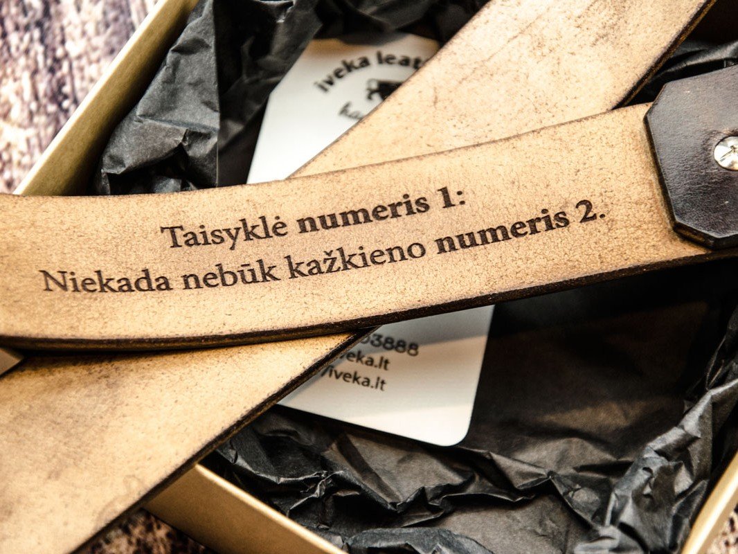 odinis diržas rudas graviruotas