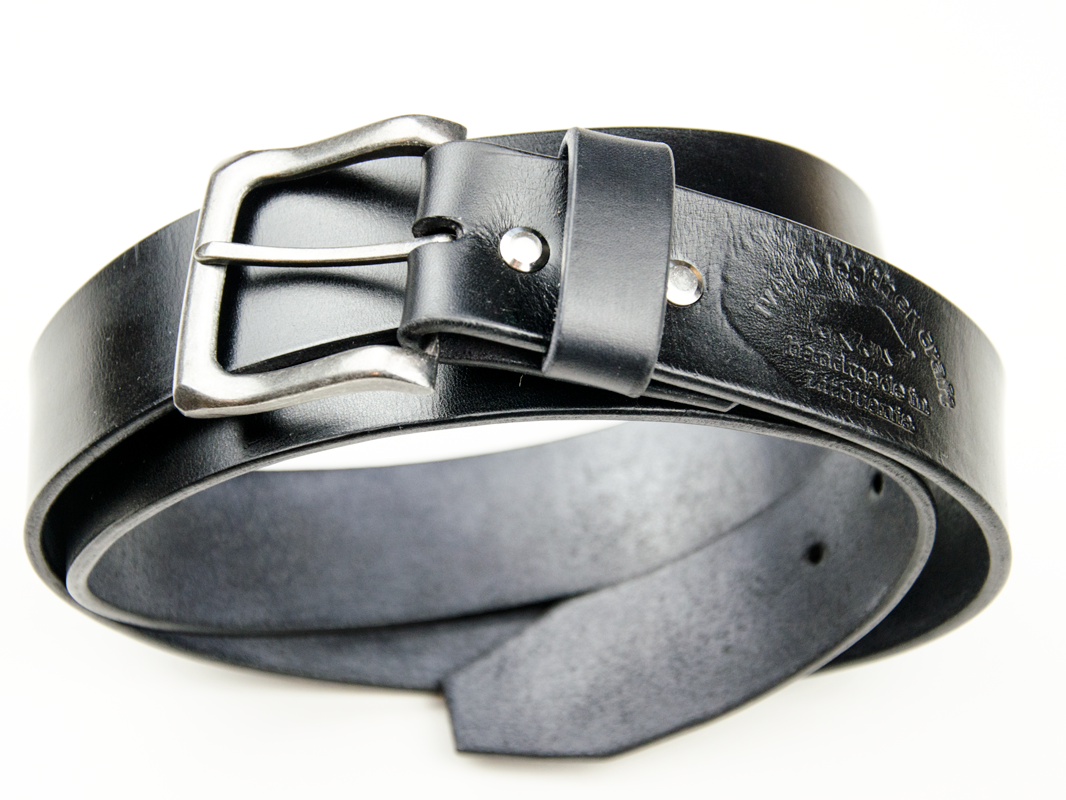 odinis juodas diržas su įspaudu