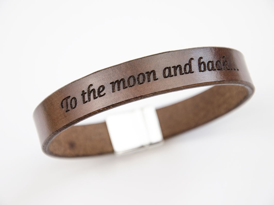 ruda odinė apyrankė to the moon