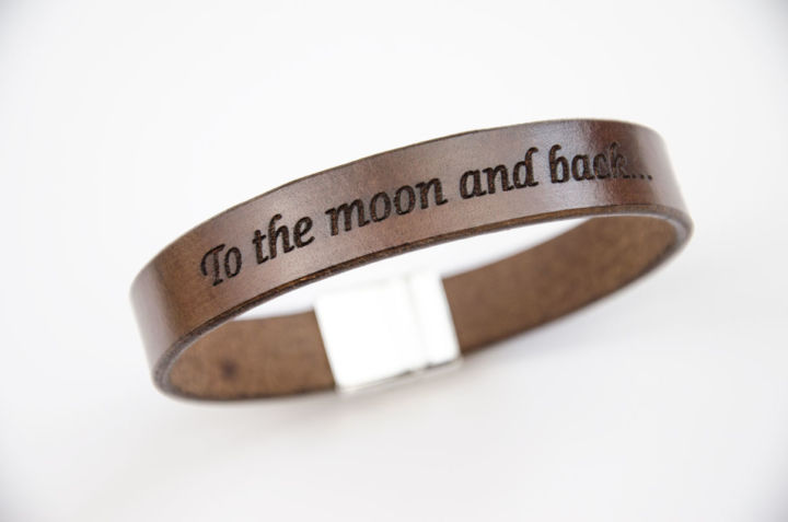 ruda odinė apyrankė to the moon