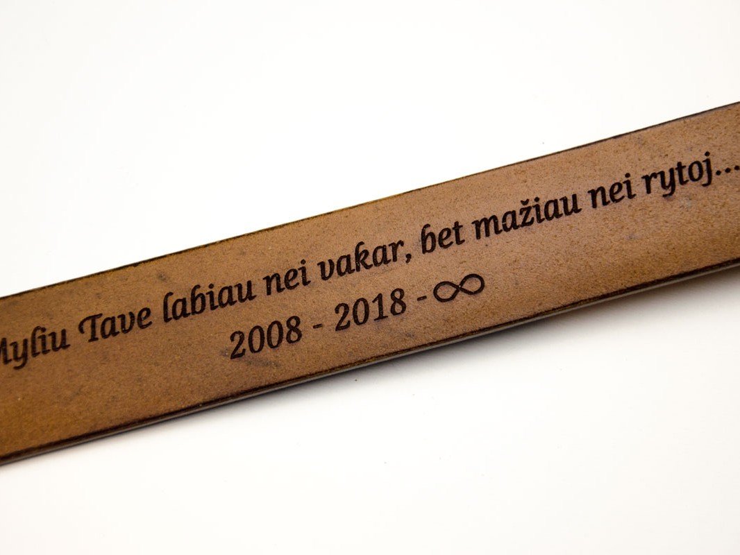 odinis rudas graviruotas diržas infinity