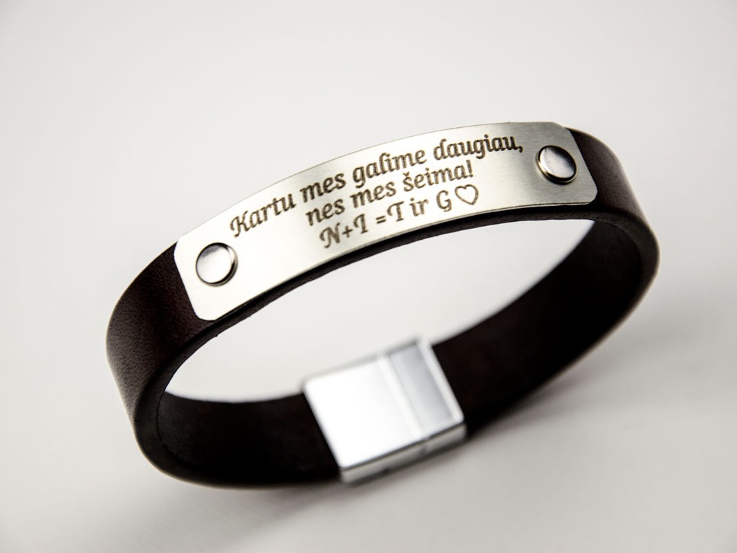 odinė apyrankė su plokštele sidabro spalvos