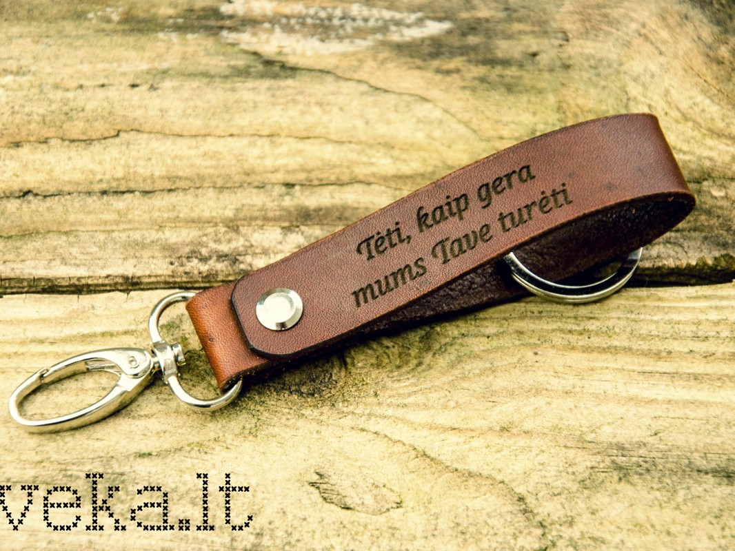 rudas pakabukas tėčio dienai