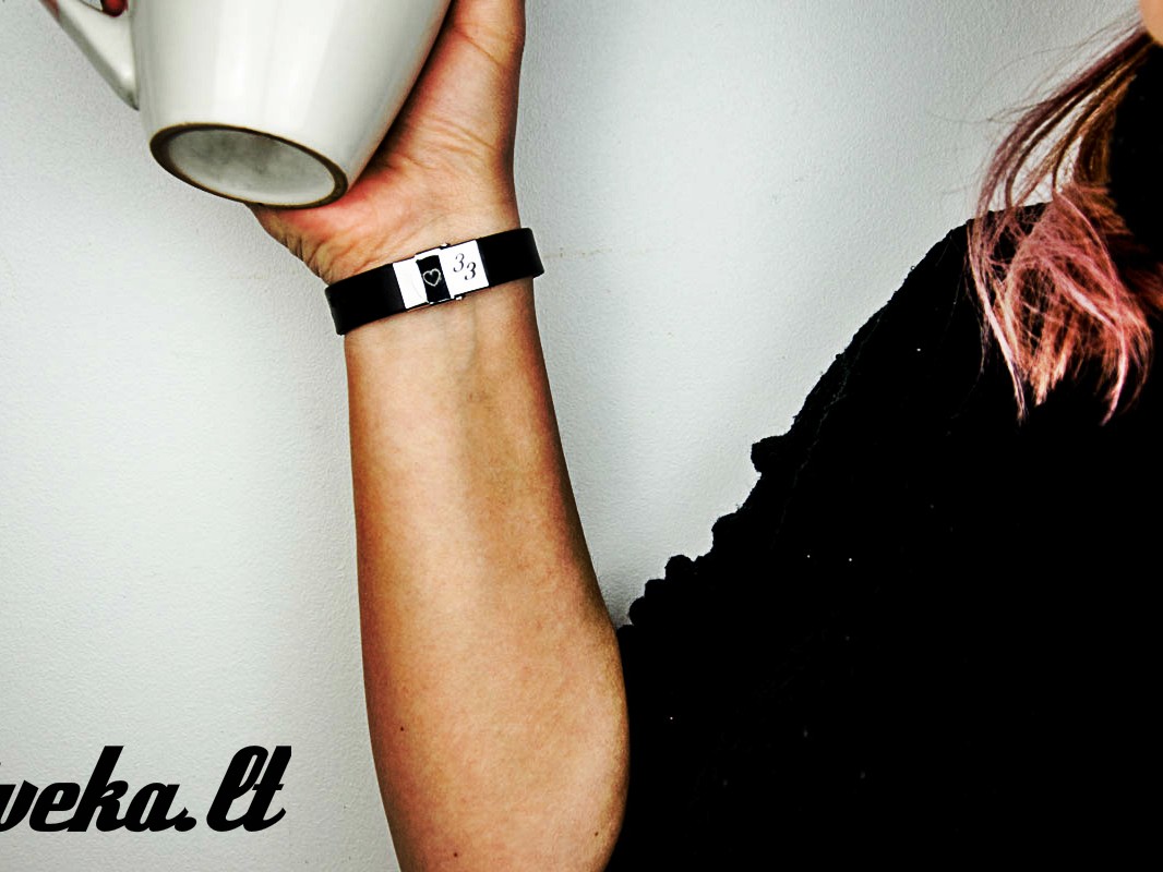 odinė apyrankė graviruotu užsegimu