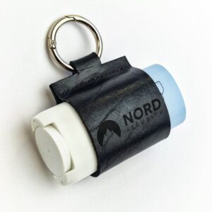 odinis lazeriu graviruotas laikiklis su karabinu