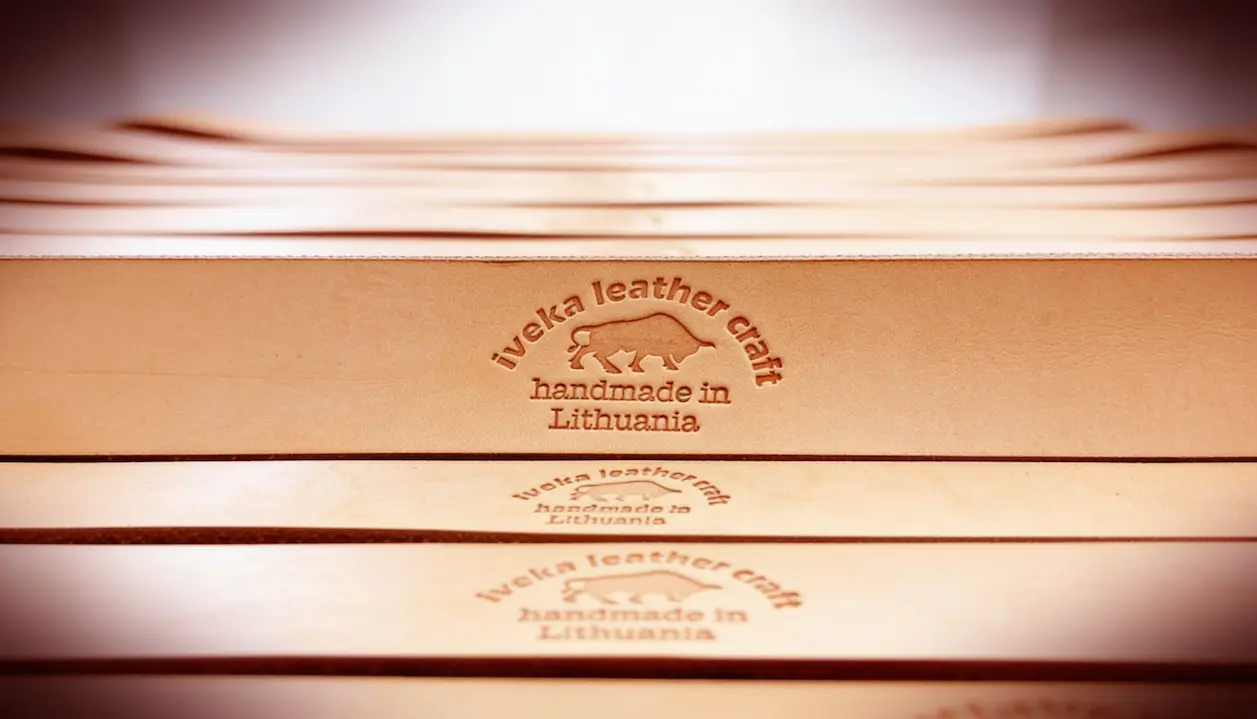 iveka logotipas ant veganiškos odos